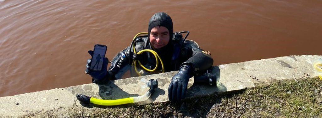 Mi-a scapat telefonul in apa
